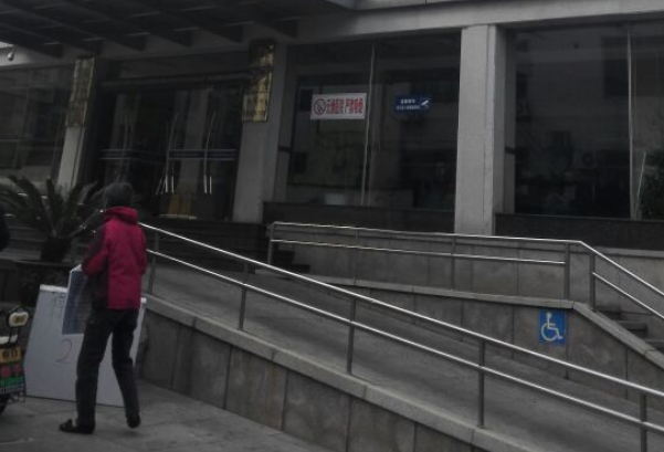 2024威海市立二院假体隆胸价格_假体隆胸恢复期是多久