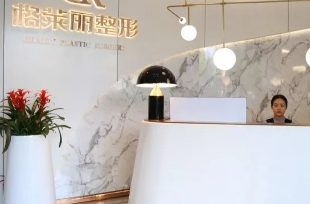 2024成都格莱丽做双眼皮价格?医生双眼皮案例