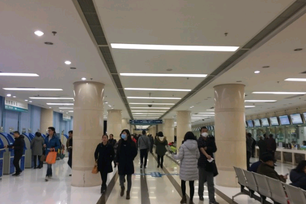 成都华西医院隆胸哪个医生比较好